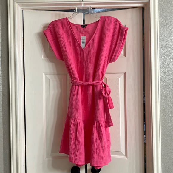 Ann Taylor Gauze Pocket Flare Dress in Tropical Rose - Picture 2 of 9